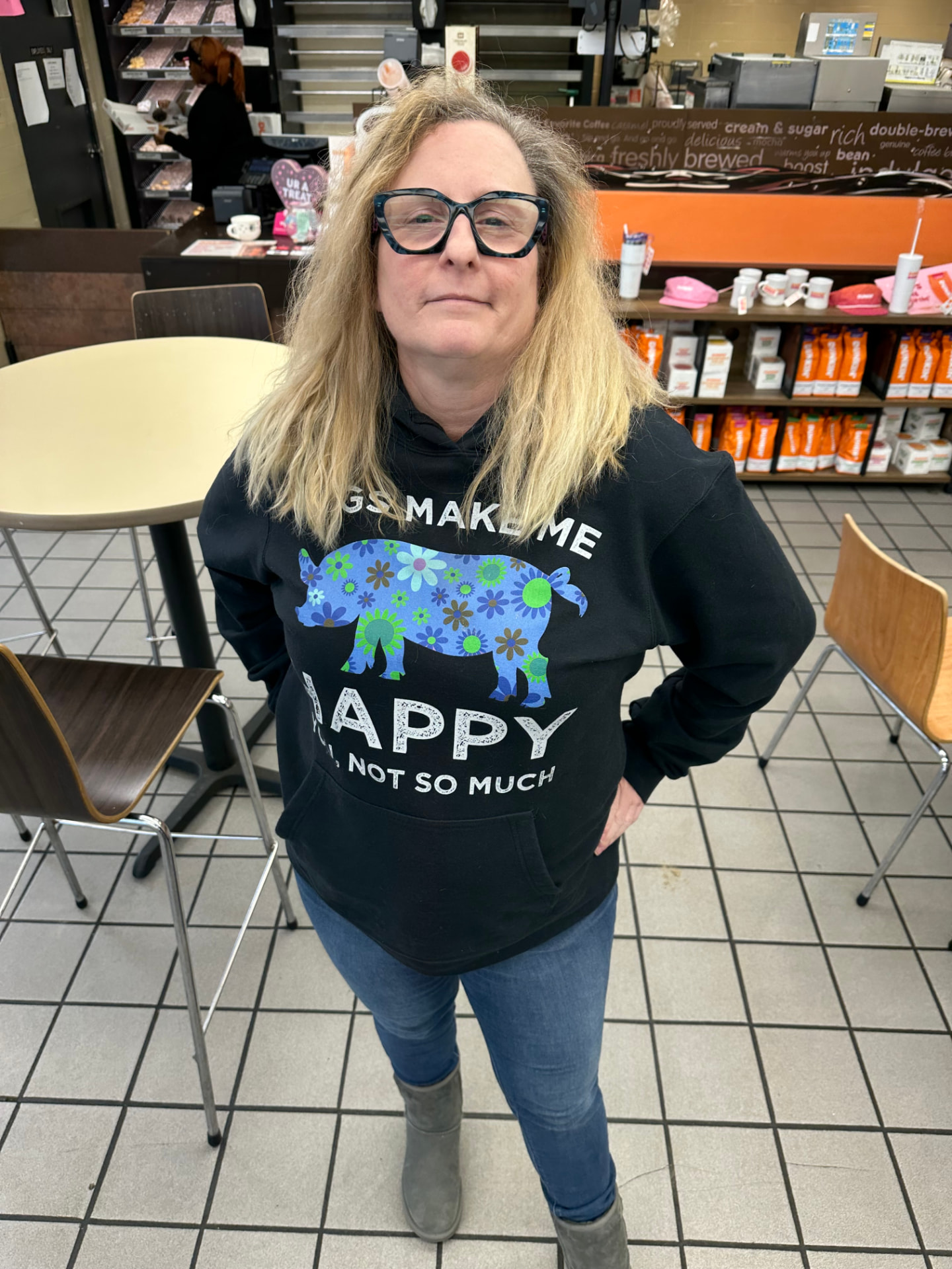 Shannon Brummer out and about in a coffee shop